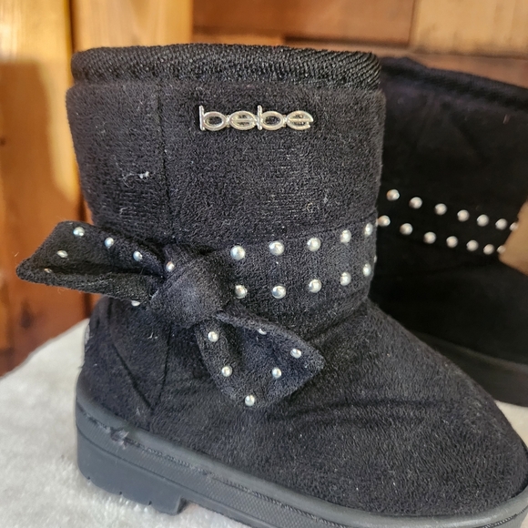 Bebe Black Faux Suede Girls Ankle Boots with Silver Studded Bow Detail Size 5 - Picture 2 of 8